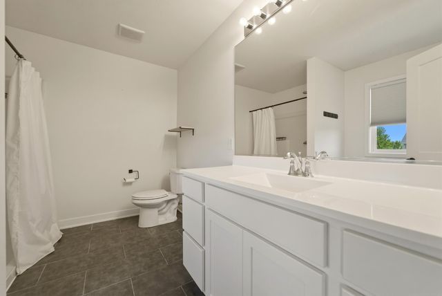 528 Hampton Manor Court, Valparaiso, IN 46385