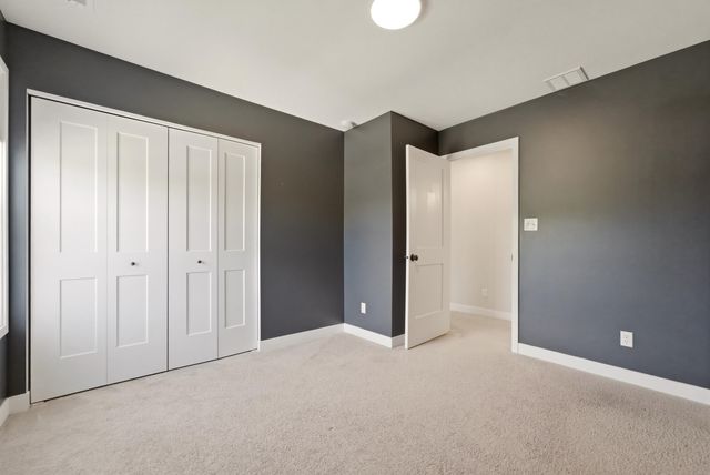 528 Hampton Manor Court, Valparaiso, IN 46385