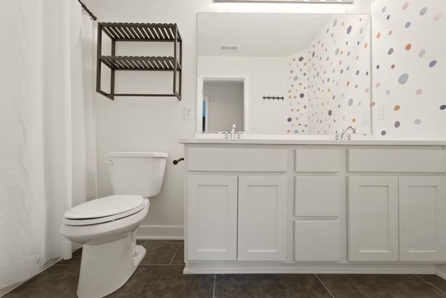 528 Hampton Manor Court, Valparaiso, IN 46385