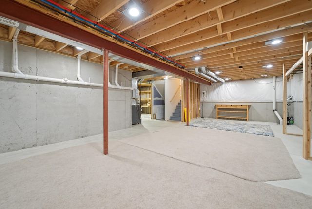 528 Hampton Manor Court, Valparaiso, IN 46385