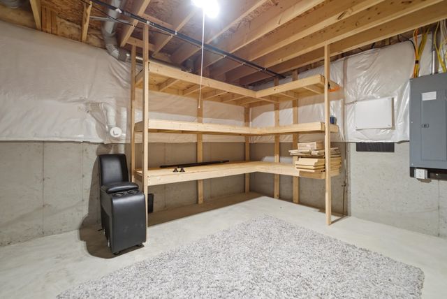 528 Hampton Manor Court, Valparaiso, IN 46385