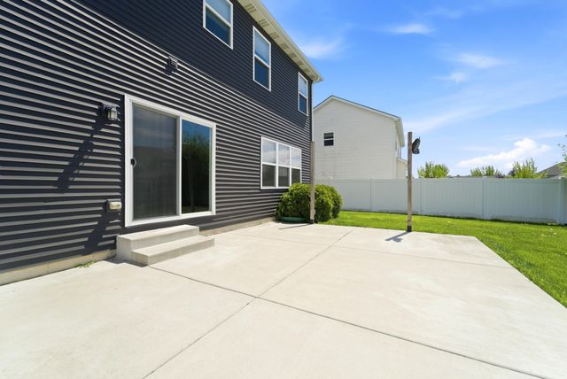 528 Hampton Manor Court, Valparaiso, IN 46385