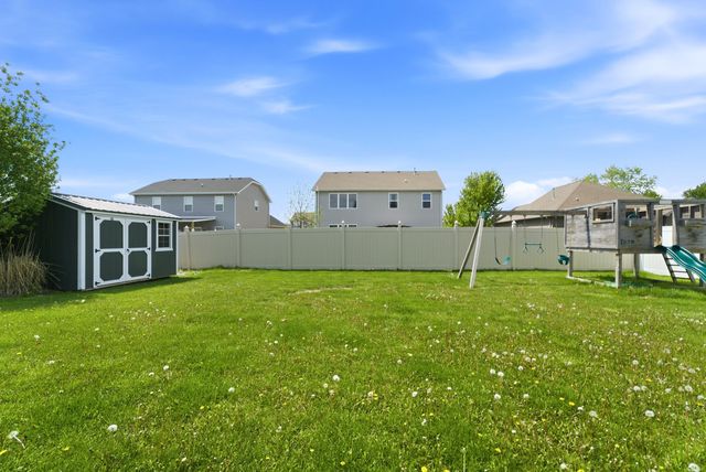 528 Hampton Manor Court, Valparaiso, IN 46385
