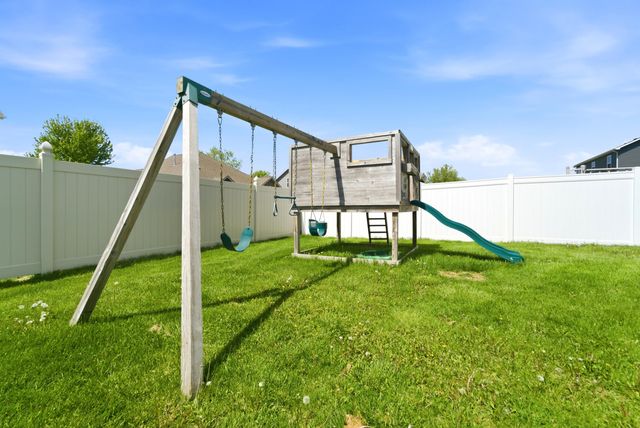 528 Hampton Manor Court, Valparaiso, IN 46385