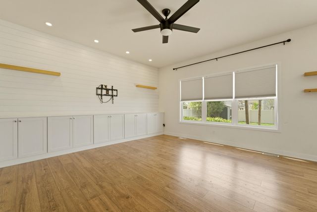 528 Hampton Manor Court, Valparaiso, IN 46385