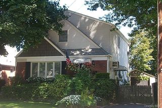 24 Fieldston Street, Westbury, NY 11590