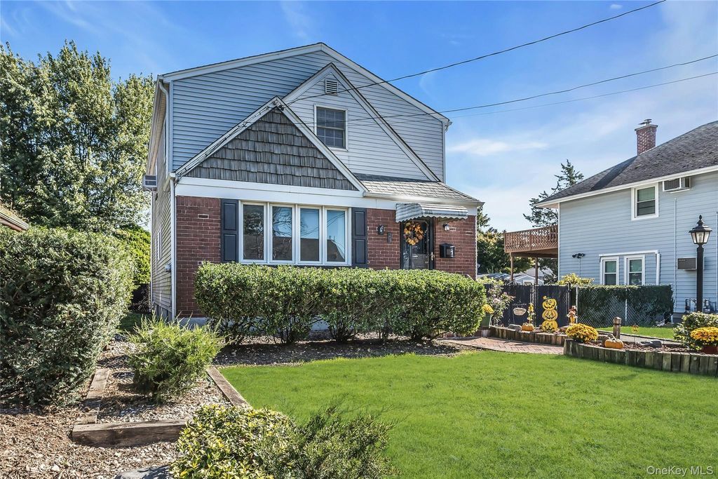 24 Fieldston Street, Westbury, NY 11590 — photo 2