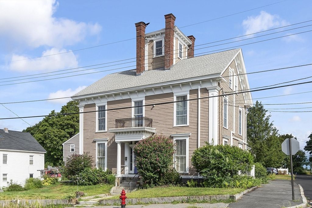 214 Third A, Lowell, MA 01850