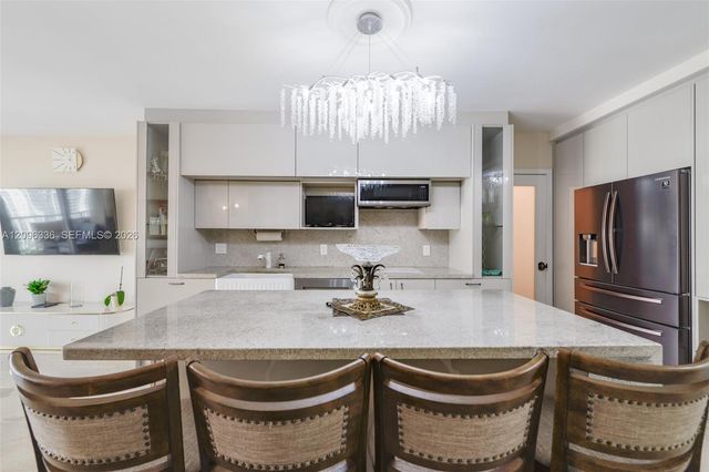 1980 S Ocean Drive 18D, Hallandale Beach, FL 33009