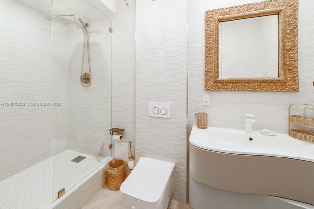 1980 S Ocean Drive 18D, Hallandale Beach, FL 33009