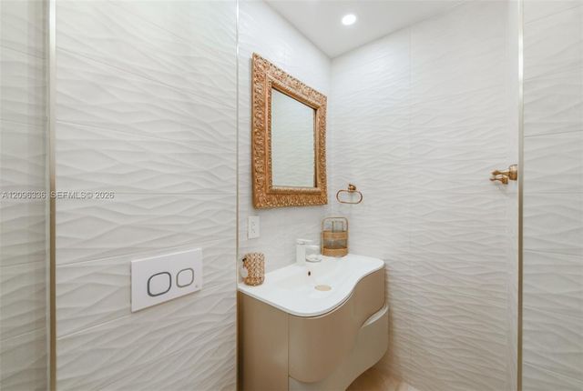 1980 S Ocean Drive 18D, Hallandale Beach, FL 33009