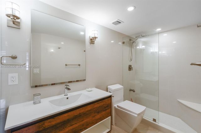 1980 S Ocean Drive 18D, Hallandale Beach, FL 33009
