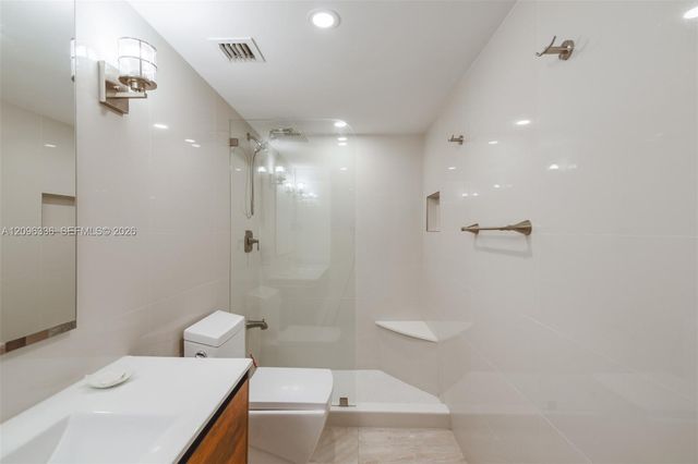 1980 S Ocean Drive 18D, Hallandale Beach, FL 33009