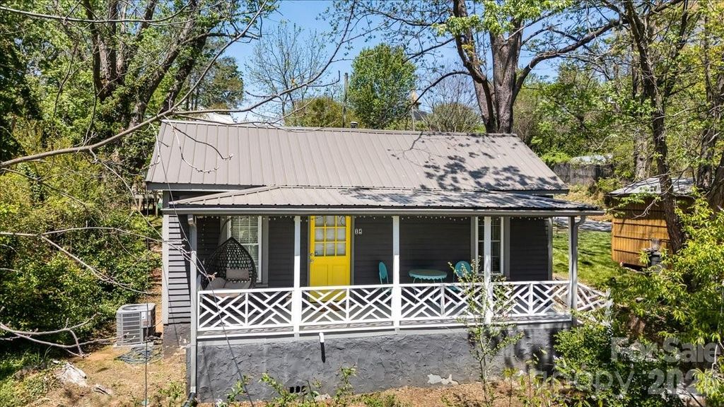 14 Woodrow Avenue, Asheville, NC 28801