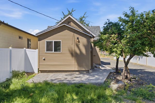 607 S Hatch St, Spokane, WA 99202