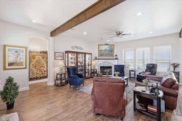 1221 FM 272, Leonard, TX 75452