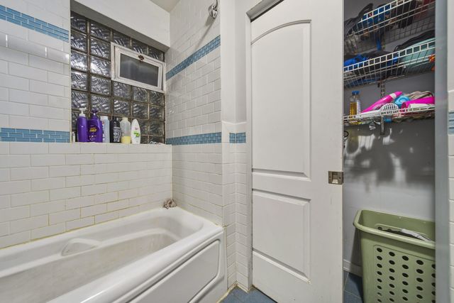 4254 W Wrightwood Avenue, Chicago, IL 60639