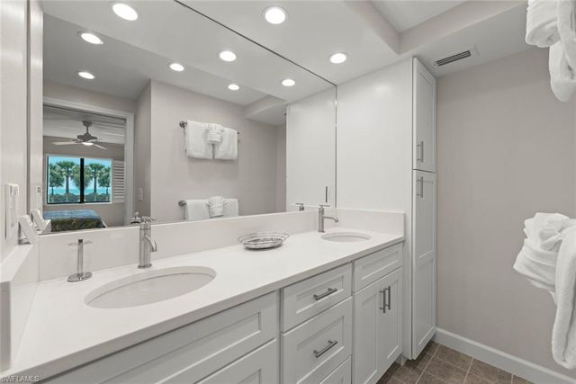 1919 Olde Middle Gulf DR 401, Sanibel, FL 33957