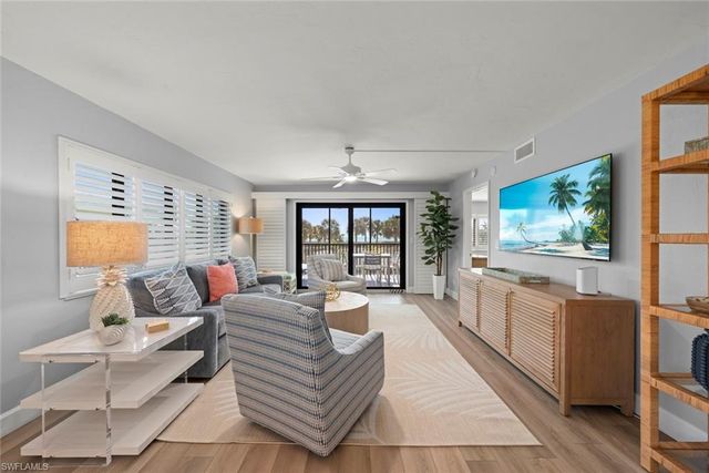 1919 Olde Middle Gulf DR 401, Sanibel, FL 33957