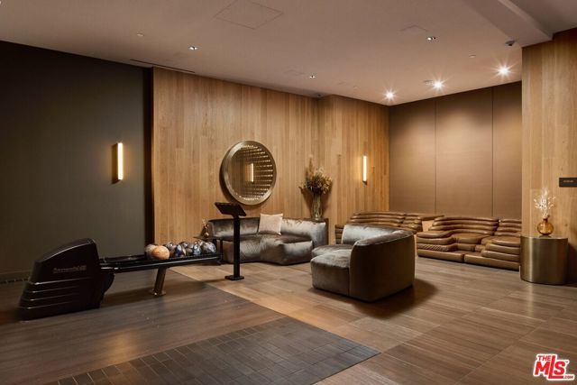 702 N Doheny Drive 302, West Hollywood, CA 90069