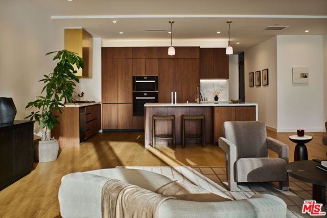 702 N Doheny Drive 302, West Hollywood, CA 90069