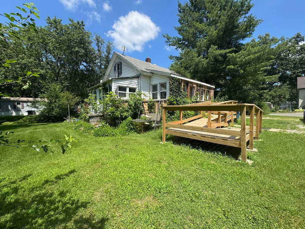 Image 3 of property listing at 331 E Ellis Street, Centralia, IL 62801
