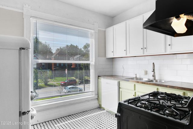 1347 S Floyd St, Louisville, KY 40208