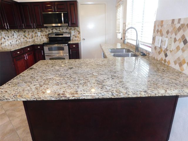 2754 Quarry Hill Road, Sugar Land, TX 77478