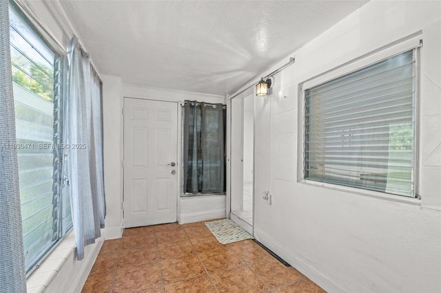 1300 NE 183rd St 1300, North Miami Beach, FL 33179