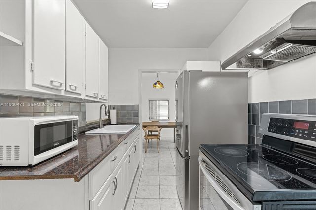 1300 NE 183rd St 1300, North Miami Beach, FL 33179