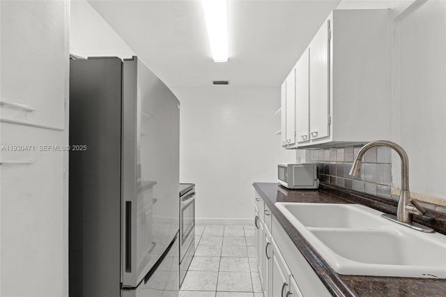 1300 NE 183rd St 1300, North Miami Beach, FL 33179