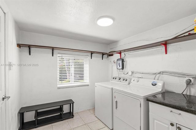 1300 NE 183rd St 1300, North Miami Beach, FL 33179