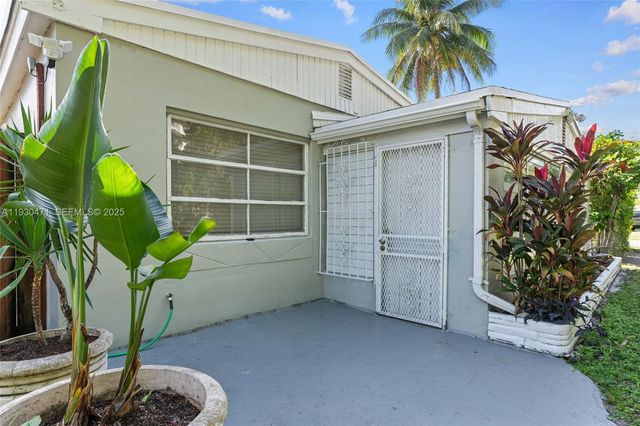 1300 NE 183rd St 1300, North Miami Beach, FL 33179