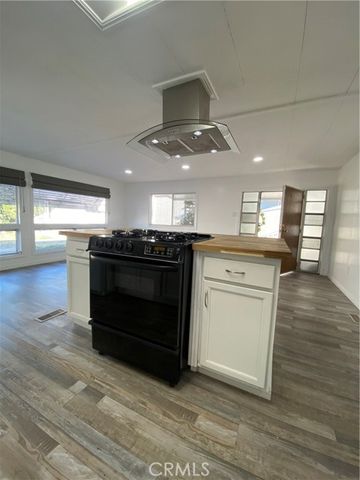 35 Orange Via, Anaheim, CA 92801