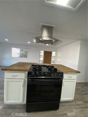 35 Orange Via, Anaheim, CA 92801