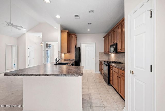 8887 Lansdowne Drive NW, Calabash, NC 28467