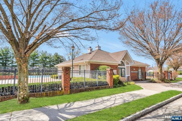1041 Cumberland Court, Mahwah, NJ 07430
