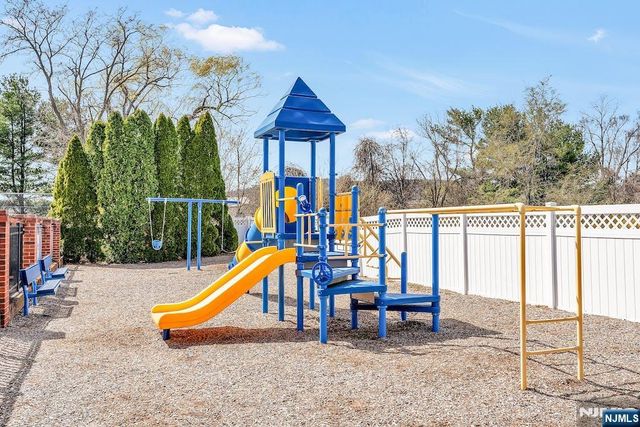 1041 Cumberland Court, Mahwah, NJ 07430