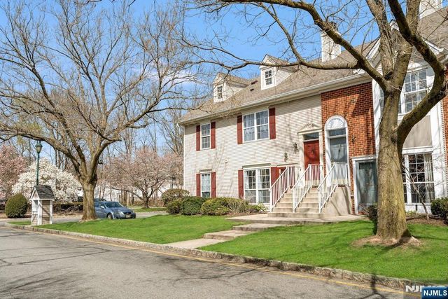 1041 Cumberland Court, Mahwah, NJ 07430