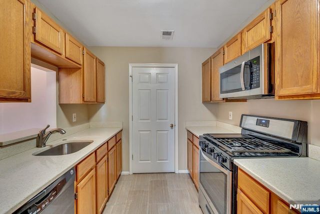 1041 Cumberland Court, Mahwah, NJ 07430