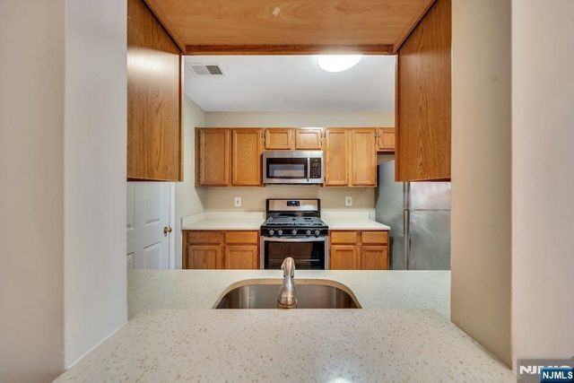 1041 Cumberland Court, Mahwah, NJ 07430