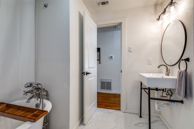 5415 Dartmouth Avenue, River Oaks, TX 76114