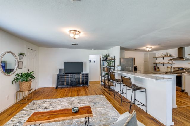 5415 Dartmouth Avenue, River Oaks, TX 76114