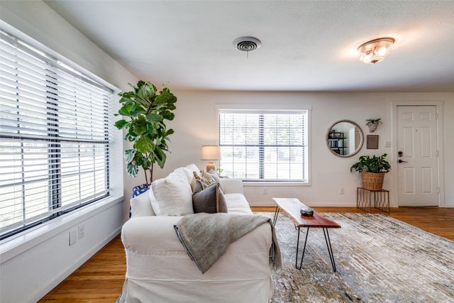 5415 Dartmouth Avenue, River Oaks, TX 76114