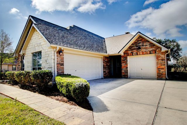 3327 River Bend Drive, Rosenberg, TX 77471
