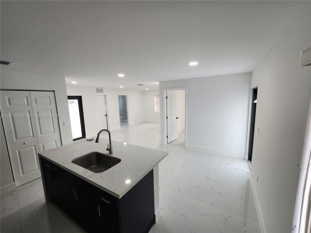 11970 SW 215th St B, Miami, FL 33177