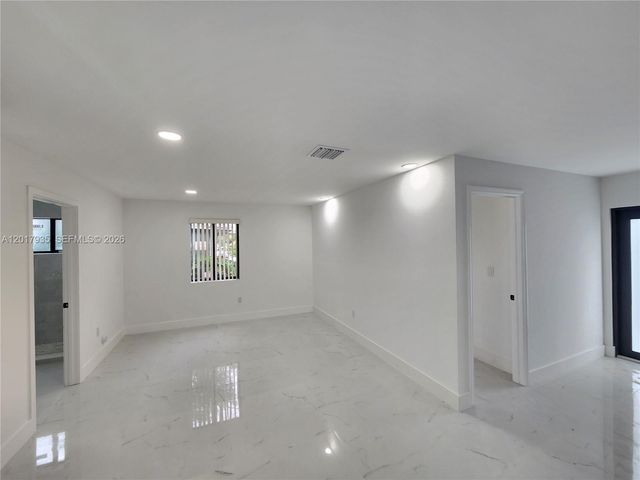 11970 SW 215th St B, Miami, FL 33177