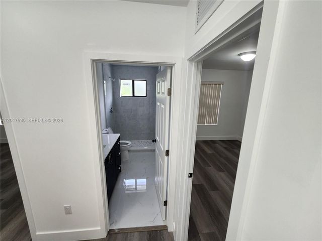 11970 SW 215th St B, Miami, FL 33177