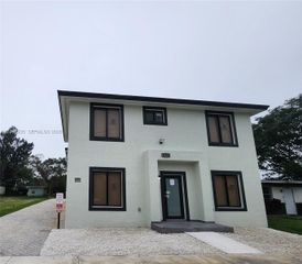 11970 SW 215th St B, Miami, FL 33177