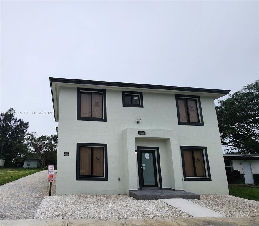 11970 SW 215th St B, Miami, FL 33177
